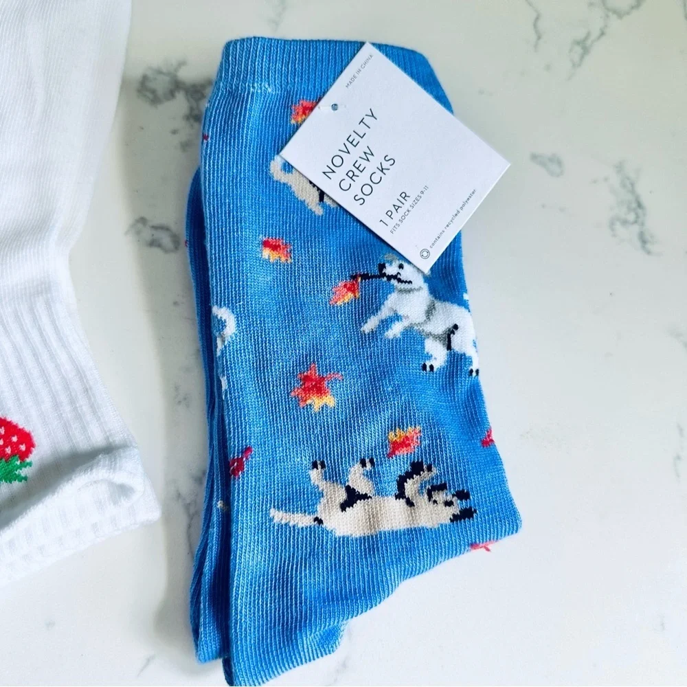 3/$22🩶 NEW Ladies 4 Pair Bundle Socks Dogs Daisies Strawberry Old Navy Mid Crew